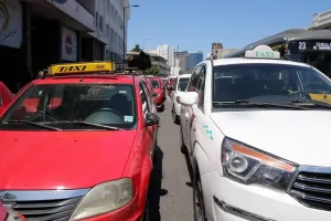 الداخلية تطلق مشاورات جهوية لإصلاح قطاع سيارات الأجرة