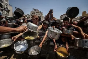 غزة تنزف جوعا.. 370 شهيدا بينهم 131 طفلا بسبب المجاعة المتفاقمة