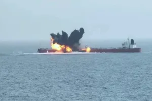 الحوثيون يعلنون استهداف ناقلة نفط إسرائيلية في البحر الأحمر وسط تأكيد بعدم وقوع إصابات