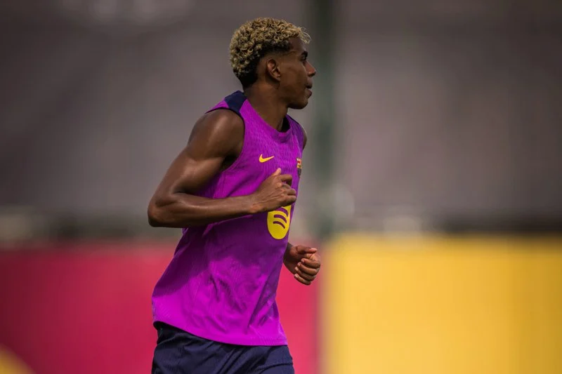 برشلونة يستعيد دي يونغ ويغيب جمال عن مواجهة نيوكاسل في دوري أبطال أوروبا