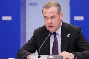 مدفيديف: انضمام فنلندا إلى الناتو يفرض على روسيا إعادة صياغة استراتيجيتها الحدودية