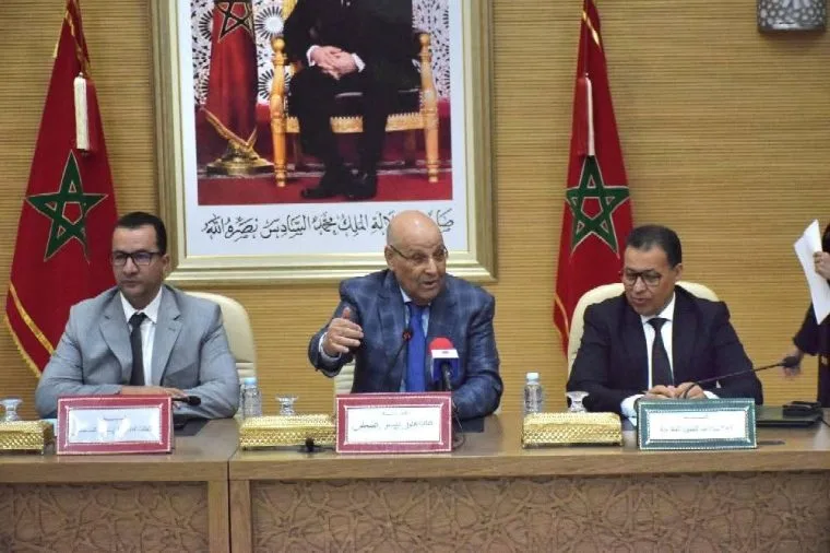 مجلس جماعات جهة العيون يؤجل البث في نقطة ديون التمويل بسبب نقص الحسابات الرسمية