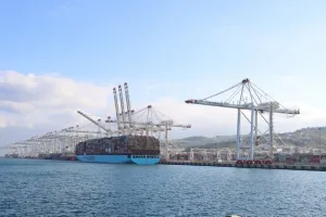 حقوقيون يطالبون بالتحقيق في استعمال موانئ المغرب لنقل عتاد حربي نحو إسرائيل