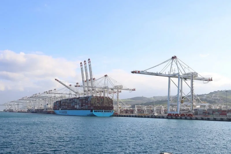 حقوقيون يطالبون بالتحقيق في استعمال موانئ المغرب لنقل عتاد حربي نحو إسرائيل