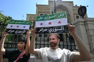 الفرات يتحول إلى خط تماس يفصل بين رؤيتين متصارعتين لسوريا ما بعد الأسد