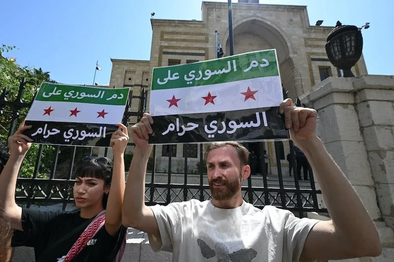 الفرات يتحول إلى خط تماس يفصل بين رؤيتين متصارعتين لسوريا ما بعد الأسد