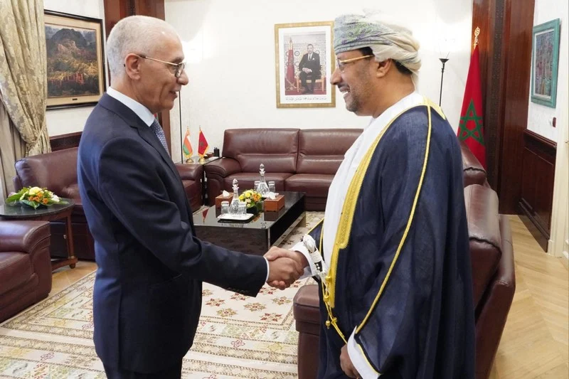 تعزيز التعاون البرلماني محور مباحثات بين العلمي وسفير سلطنة عمان