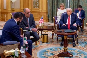 واشنطن تعيد هيكلة بعثتها بشأن سوريا وسط تحركات لدمج الأكراد مع دمشق
