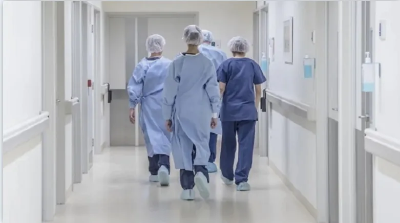 المنصوري تعترف بخصاص 30 ألف طبيب وتؤكد.. لا يمكن للحكومة حل مشاكل الصحة