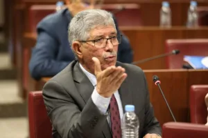 تويزي: من يدرس ابنه في البعثات لا يملك مصداقية لإقناع المواطن بإصلاح التعليم