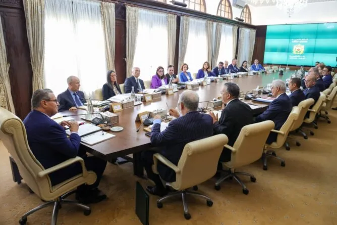 لقجع: التمويلات المبتكرة ليست خوصصة والحكومة أنفقت 7 ملايير درهم على كراء المقرات المفوتة