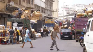أزمة احتجاز الحقائب المدرسية بميناء الدار البيضاء تتفاقم وتكبد التجار خسائر فادحة