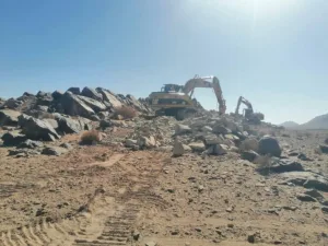 جرافات تهدد نقوش جبل بوايدو.. غضب برلماني لاستباحة التراث الأثري
