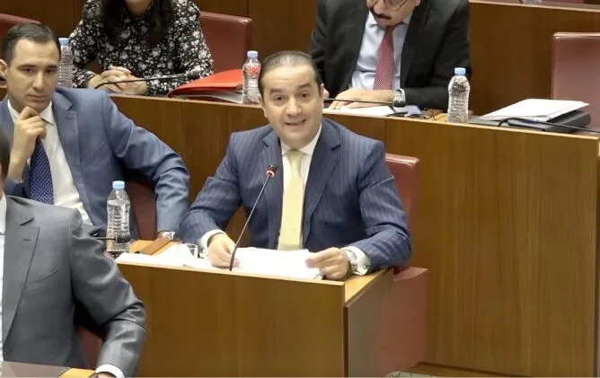 شوكي يتهم المعارضة بـ”التضليل الشعبوي” خلال مناقشة قانون المالية 2026