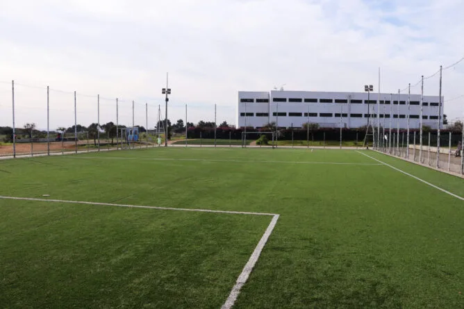 ملاعب القرب بسيدي مومن تتحول من فضاءات مجانية إلى مشاريع شبه تجارية