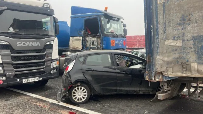 حادث مأساوي عند مدخل الجديدة يودي بحياة شخص ويصيب آخرين جراء اصطدام شاحنات وسيارات