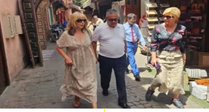 رئيسة كرواتيا المعجبة بالمغرب تتجول في أسواق مراكش كأيها الناس وبدون بروتوكول
