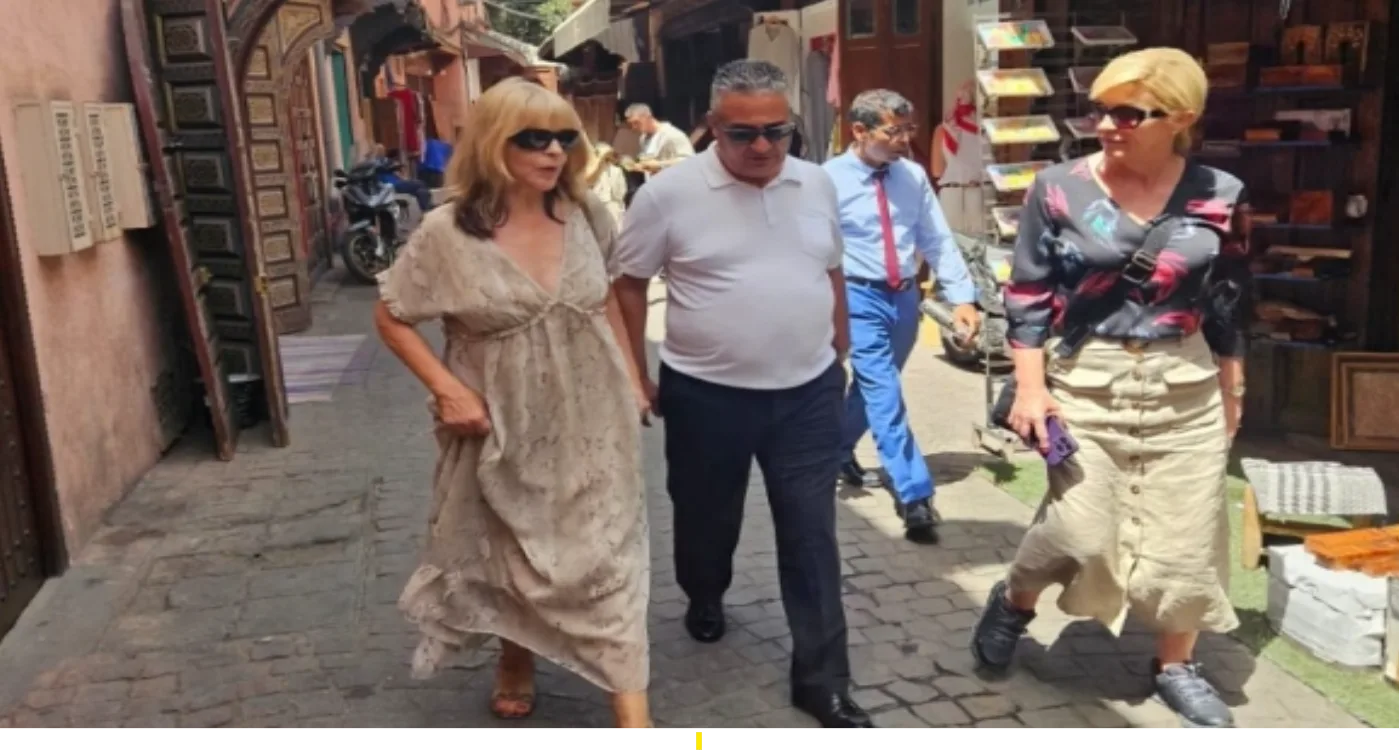رئيسة كرواتيا المعجبة بالمغرب تتجول في أسواق مراكش كأيها الناس … وبدون بروتوكول