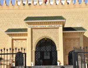 غرفة الجنايات بفاس تصدر أحكامًا بالسجن 30 سنة لعصابة متخصصة في السرقات الموصوفة
