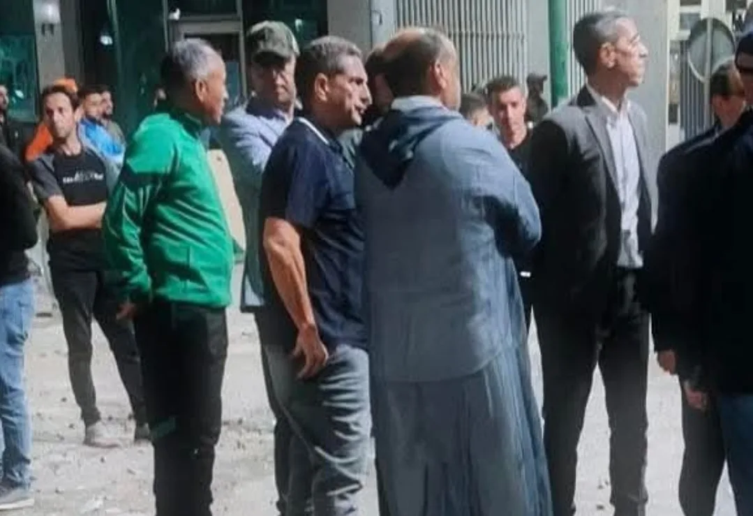 والي جهة سوس يتفقد الخسائر المادية الفادحة بإنزكان بعد ليلة مواجهة بين شباب ( جيل Z ) والقوات العمومية