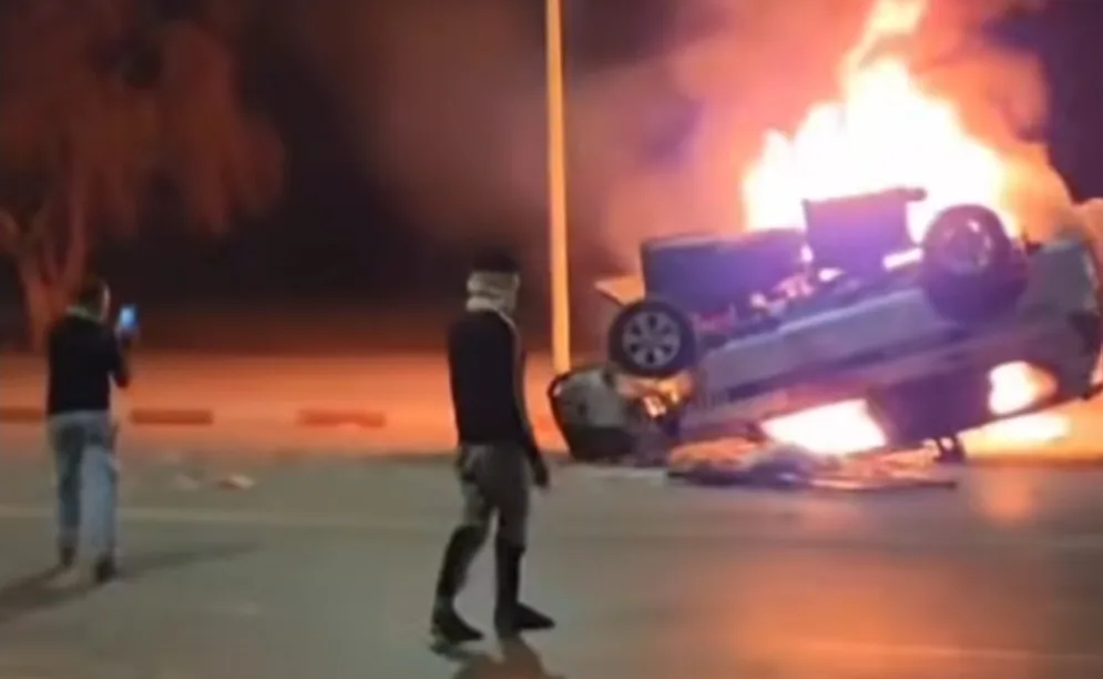 مواجهات عنيفة تعصف بآيت عميرة وإنزكان … من احتجاجات سلمية إلى ليلة فوضى وسقوط قتيلين برصاص الدرك !