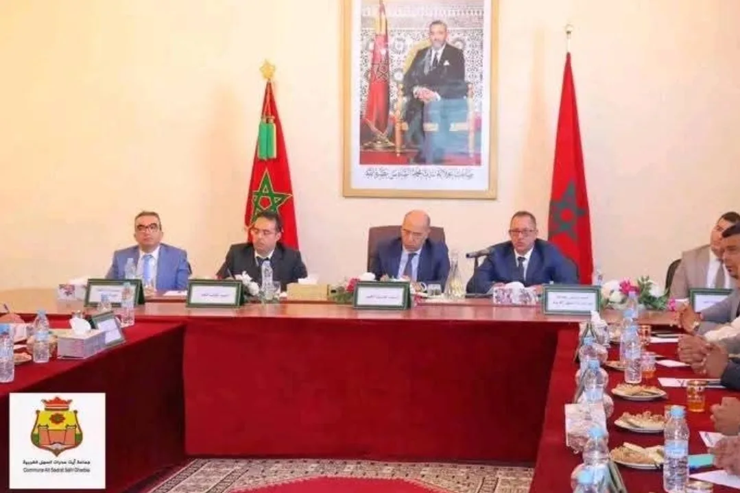 تنغير على وقع زلزال سياسي بسبب سياسة السلطات :    استقالة جماعية لرئيس وأعضاء مجلس جماعة أيت سدرات تزامنا مع إحتجاجات “جيل زد”