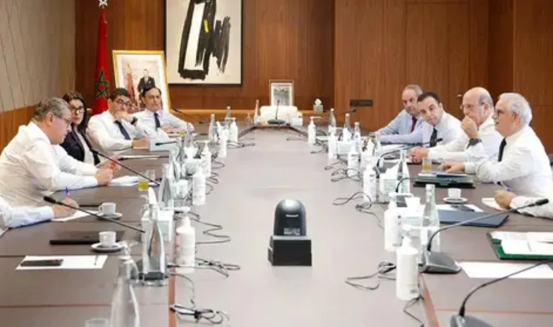 إجتماع طارئ يعقده أخنوش وحليفيه في الحكومة للإستجابة لمطالب شباب الاحتجاجات ( جيل z )