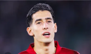 “صفع” النجم المغربي نايف أكرد داخل مطار مارسيليا !!