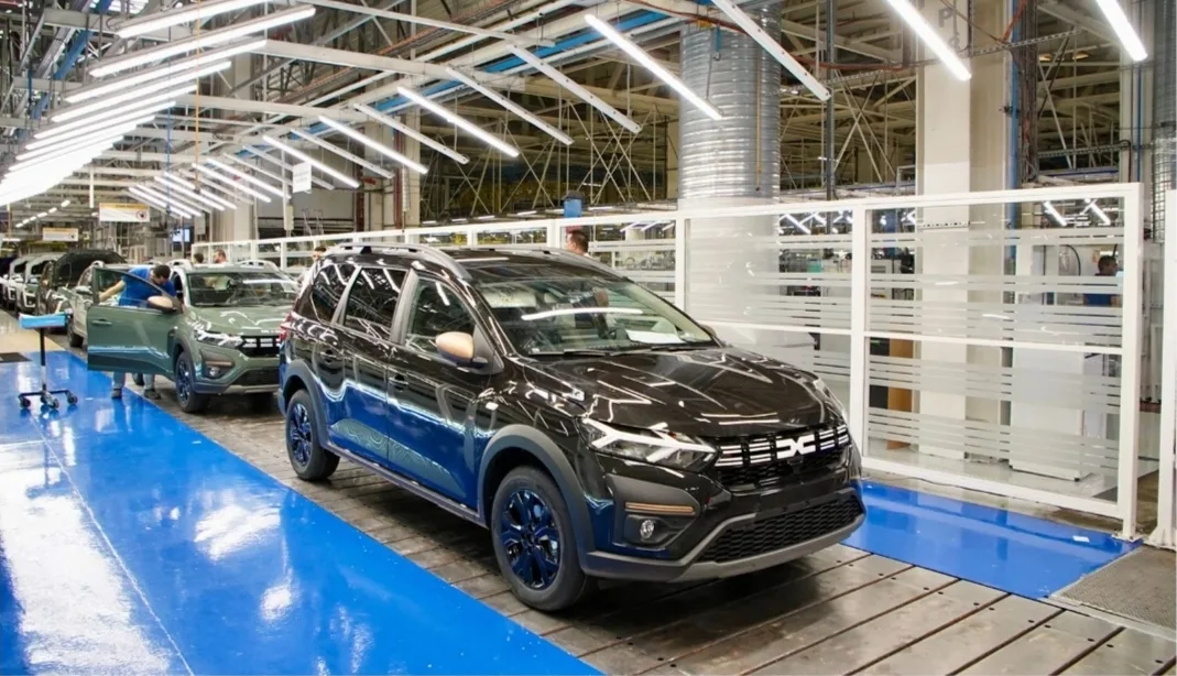 المغرب يتصدر موردي السيارات لإسبانيا … و”داسيا سانديرو” تتربع على عرش المبيعات في 2025