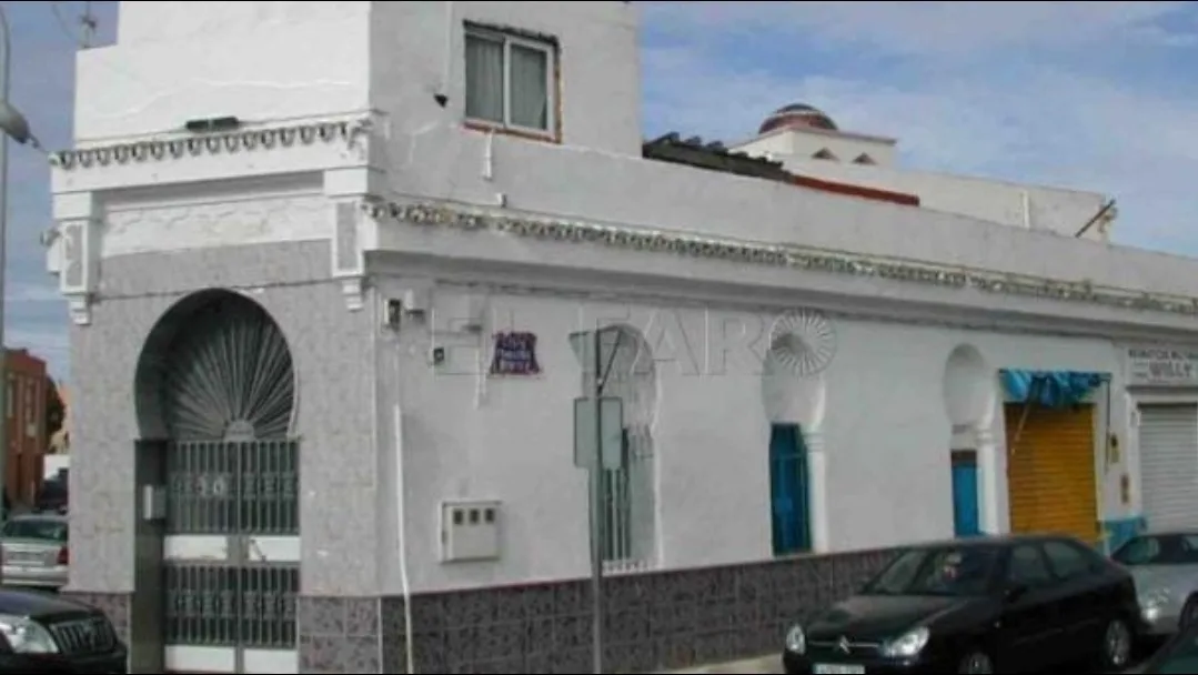 مليلية … الاحتلال الإسباني يكتشف فجأة أنه “مالك” أرض مغربية !