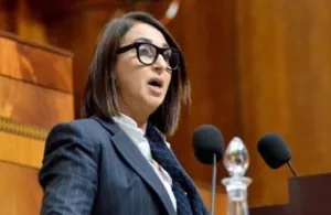 جدل في وجدة … النائبة البرلمانية نبيلة منيب تفتح النار على رئيس جماعة وجدة وعلى شركة النقل الحضري وتتهمهم بـ “العبث بالمال العام”