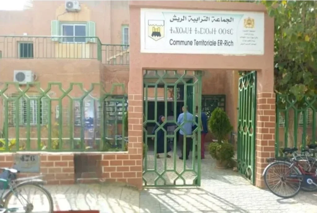 عمال عرضيون بجماعة الريش بميدلت يطالبون بصرف أجورهم المتأخرة منذ ستة أشهر