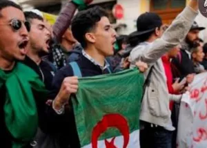 شباب الجزائر يشعلون شرارة “الكرامة والحرية” : ( جيل Z213 ) يدعو إلى إسقاط النظام العسكري