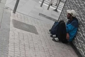 ظهروا في وقت وجيز … قلق متزايد بسبب انتشار مختلين ومشردين غرباء قرب مدارس الحسيمة