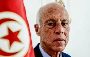 من سياسات الرئيس “البوبريس” قيس سعيد :     موسم تصدير التمور التونسية يستثني المغرب !