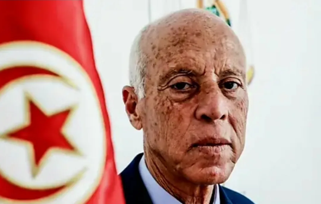 من سياسات الرئيس “البوبريس” قيس سعيد :     موسم تصدير التمور التونسية يستثني المغرب !