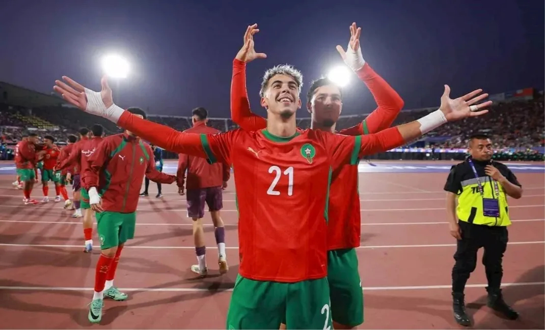 زابيري بعد تتويج المغرب بكأس العالم للشباب :   “الأرجنتين كايهدرو بزاف ومنين جاو للملعب كليناهم”