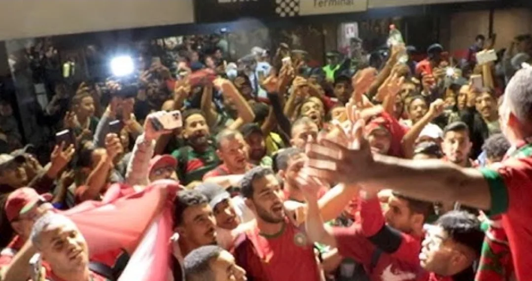 المنتخب المغربي ملك للجميع :     استقبال باهت لأبطال العالم يشعل غضب الجماهير بمطار محمد الخامس