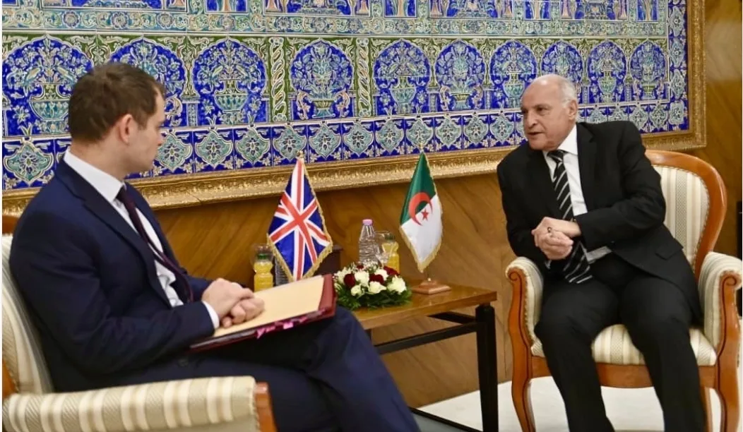 الجزائر تحاول التأثير على بريطانيا لتغيير موقفها من قضية الصحراء المغربية