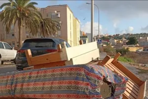 كانت تهرب إلى المغرب قبل إغلاق الحدود … مليلية تختنق تحت أكوام المتلاشيات … أزمة بيئية تتفاقم واتهامات بسوء التدبير