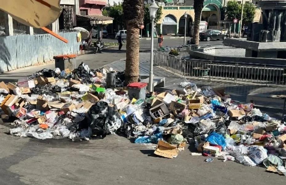 القصر الكبير تغرق في الأزبال … وشركة “أوزون” تتوقف عن العمل !