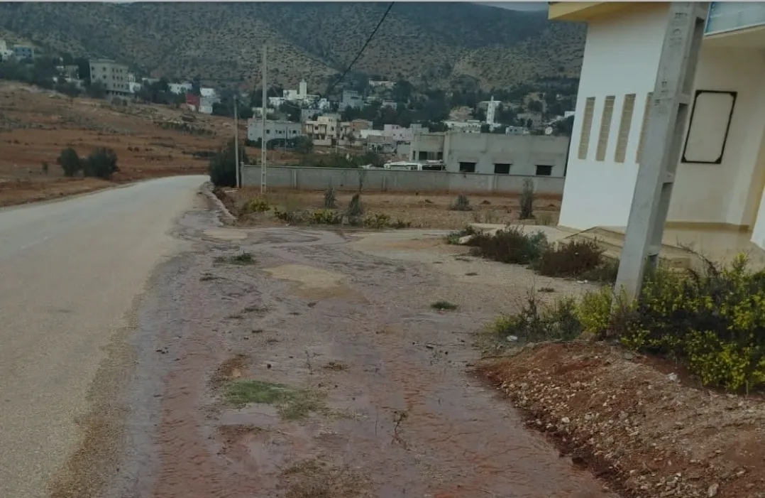 الحسيمة :    انقطاع المياه يثير غضب الساكنة بجماعة إزمورن
