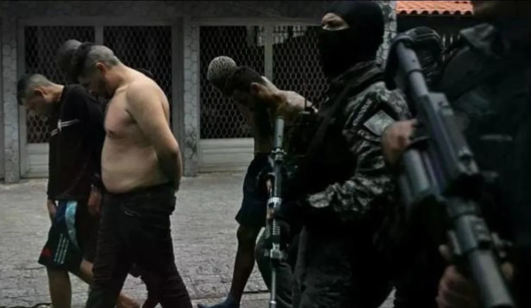 حرب العصابات تشلّ ريو دي جانيرو … البرازيل على صفيح ساخن بعد مقتل 64 شخصاً في عملية أمنية غير مسبوقة