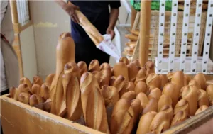 أوزين :     “كلام التويزي خطير جدا … والمغاربة سيتوقفون عن شراء الخبز الممزوج بمواد كرتونية !”