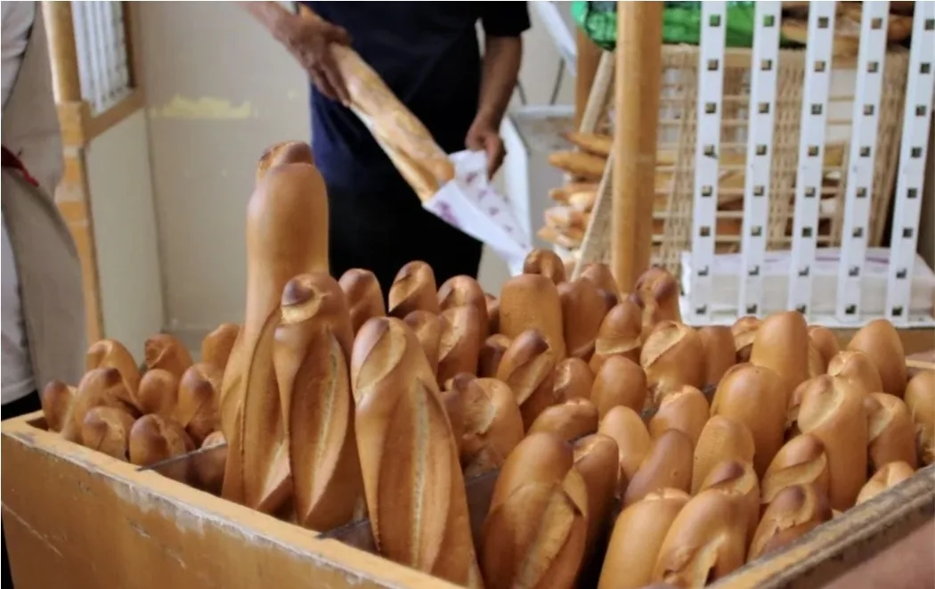 أوزين :     “كلام التويزي خطير جدا … والمغاربة سيتوقفون عن شراء الخبز الممزوج بمواد كرتونية !”