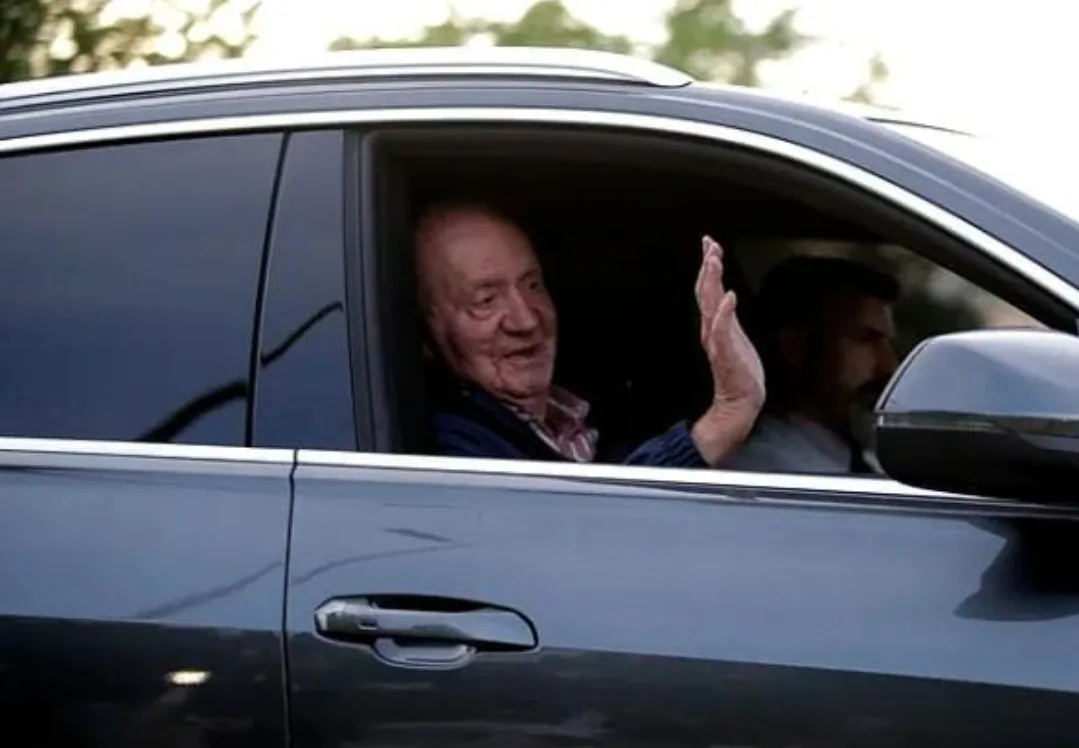 خوان كارلوس يفتح أبواب الذاكرة من منفاه في أبوظبي  :    اعترافات ملك إسبانيا السابق تُشعل الجدل من جديد