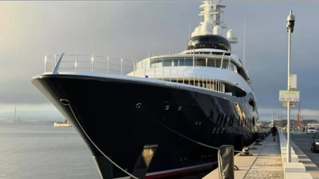 الميجا يخت “Launchpad” لمالك فايسبوك يرسو في جبل طارق وسط تلويث للبيئة وصخب إعلامي