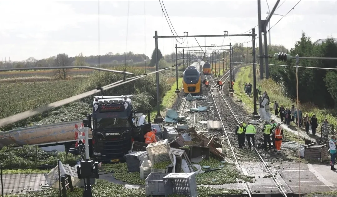 هولندا :     حادث قطار خطير يخلف ضحايا … وسباق مع الزمن لإنقاذ الركاب