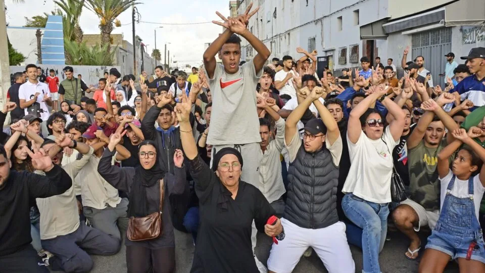 احتجاجات “جيل زد” بين مطلب الإصلاح ودعوات إسقاط الحكومة