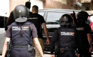 الشرطة الإسبانية تفكّك شبكة لنقل آلاف الأقراص من سبتة المحتلة إلى المغرب
